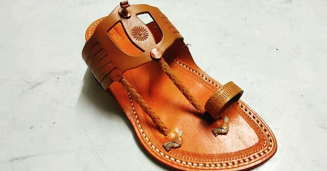 Leather discount chappal model