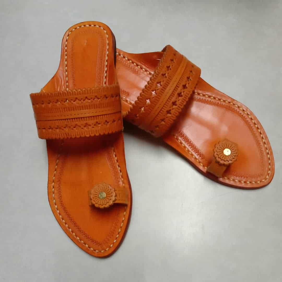 Leather chappal for on sale ladies