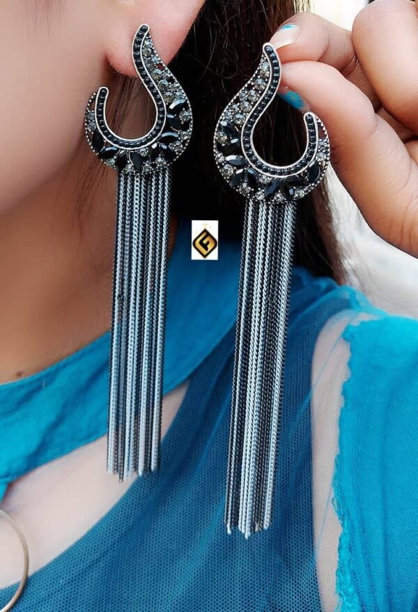 Black Color Korean Fashion Jewelry / Tussel Earrings