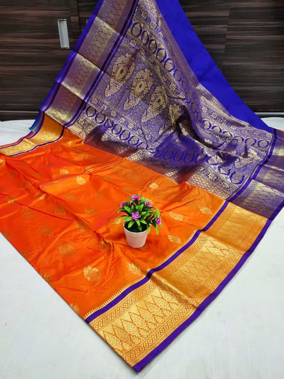 Kanjivaram Pure Silk Saree Gold With Red Paadar in Pune at best price by  Kalakshetra Paithani - Justdial